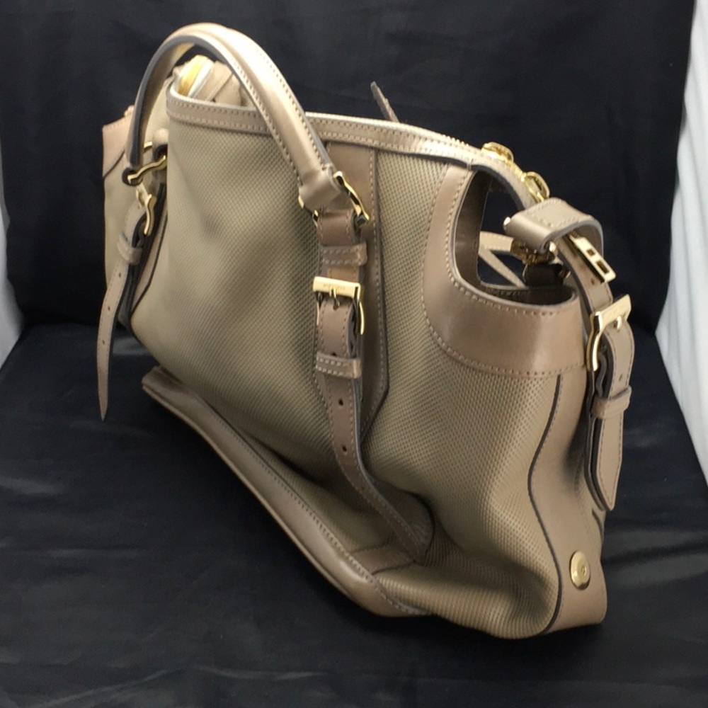 NWOT Gorgeous Burberry PurseTan Large for Travel - Picture 2 of 8